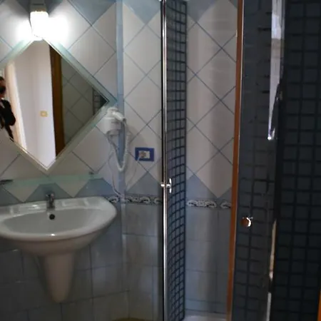 Alpine Hotell 2*